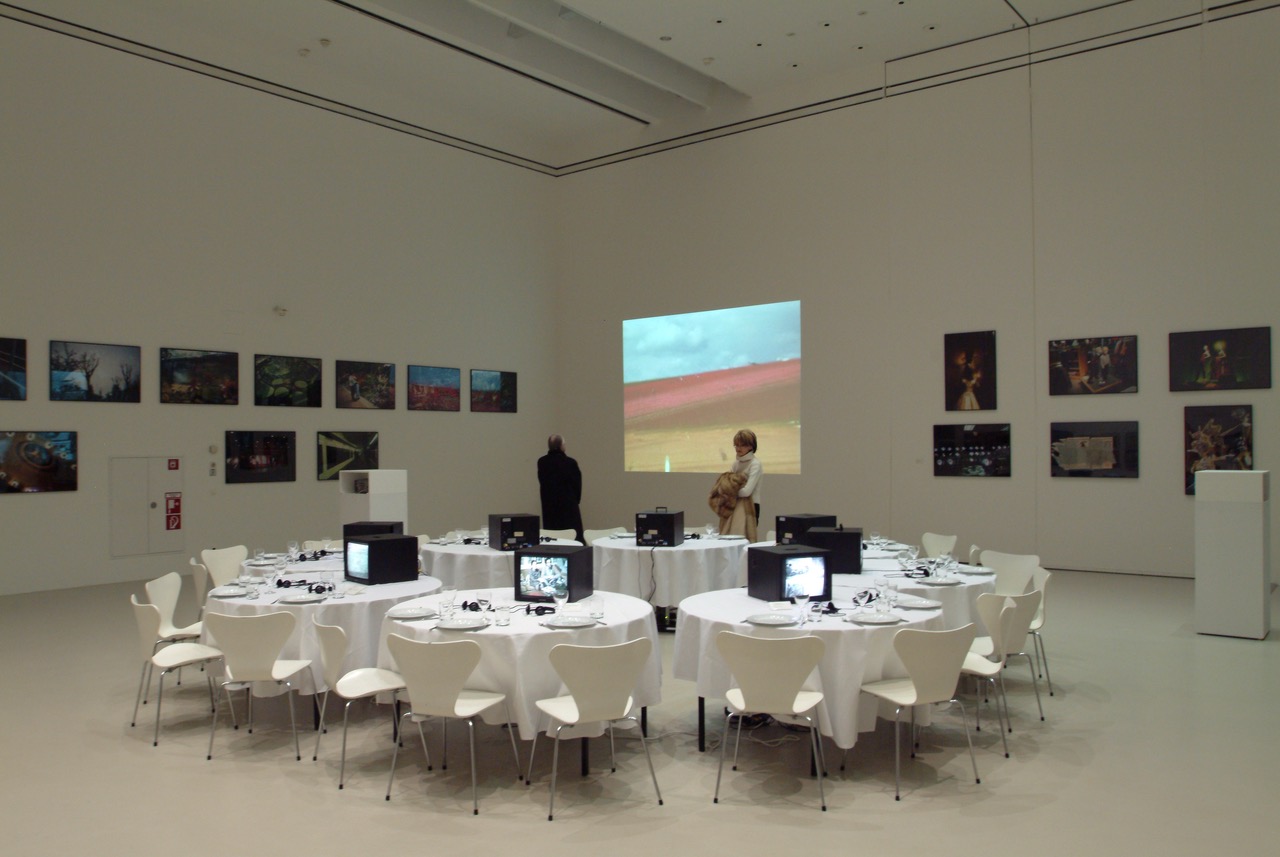 "Spectrum" – Internationaler Preis für Fotografie der Stiftung Niedersachsen. Martha Rosler. If not now, when? 30.1.-16.5.2005, Sprengel Museum Hannover Installationsansicht Herling/Herling für Sprengel Museum Hannover