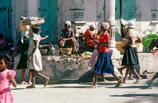 Peter H. Fürst, Jacmel Ville, 1980, aus dem Zyklus »Zeitreise Haiti« Peter H. Fürst, Jacmel Ville, 1980, aus dem Zyklus »Zeitreise Haiti«