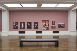 Helmut Newton Stiftung, Berlin, Dokumentation der Ausstellung »White Women / Sleepless Nights / Big Nudes«, kuratiert von Matthias Harder Helmut Newton Stiftung, Berlin, Dokumentation der Ausstellung »White Women / Sleepless Nights / Big Nudes«, kuratiert von Matthias Harder