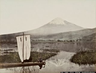 Schneebedeckter Gipfel des Fuji, Tamamura Kozaburo (zug.), 1890er Jahre (Japan) Schneebedeckter Gipfel des Fuji, Tamamura Kozaburo (zug.), 1890er Jahre (Japan)